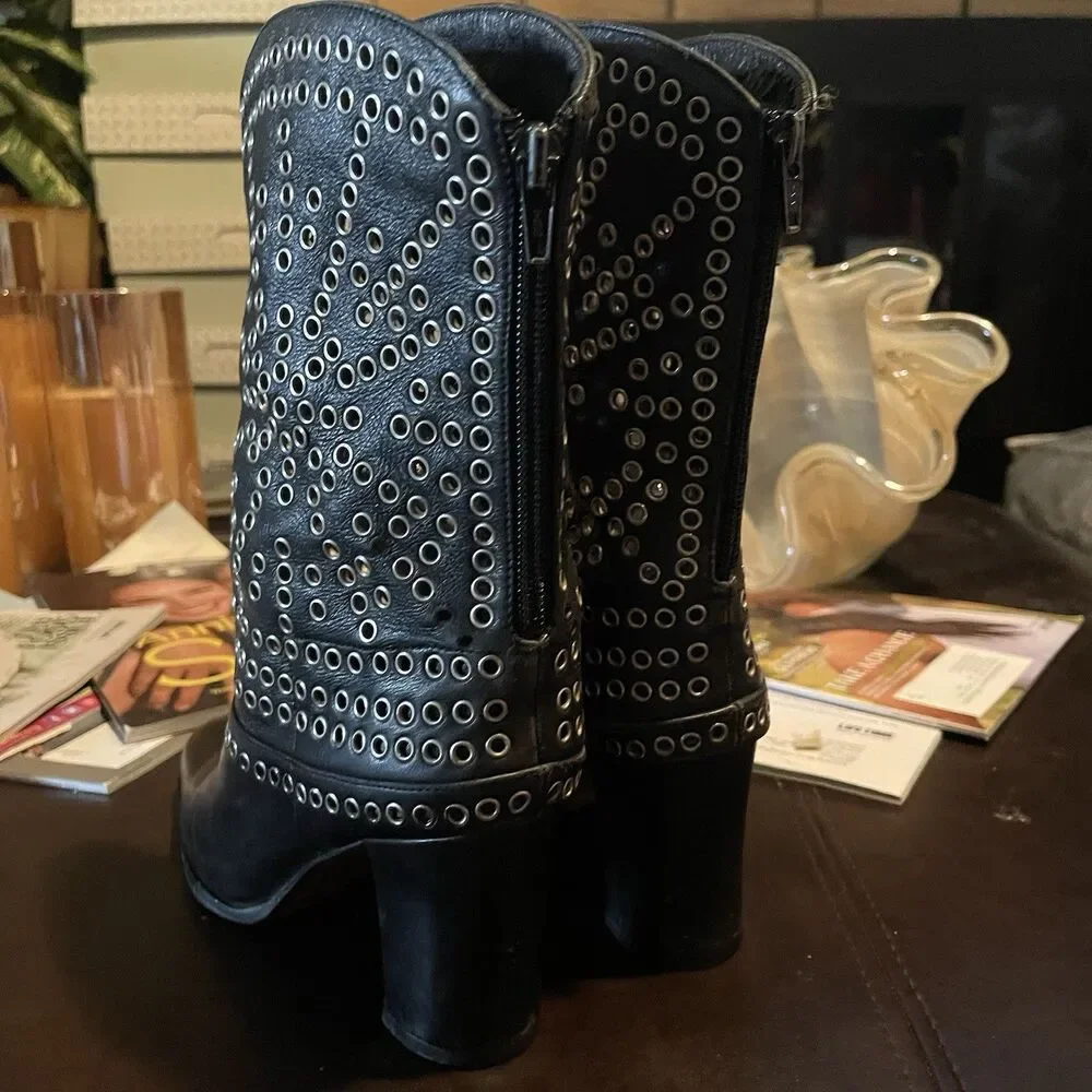 Vintage Women’s Size 7M Black Studded Western Leather Boots W/ Grommets 3